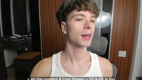 Snapshot of calvin_loves_you chatting on June 6, 5:06 pm Hey I am Calvin online show from June 6, 5:06 pm