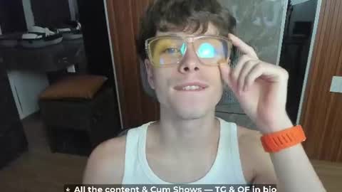 Snapshot of calvin_loves_you chatting on June 8, 5:13 pm Hey I am Calvin online show from June 8, 5:13 pm