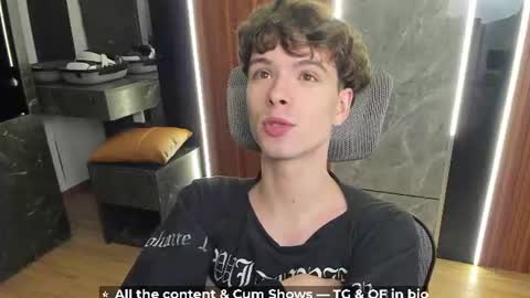 Snapshot of calvin_loves_you chatting on June 9, 5:13 pm Hey I am Calvin online show from June 9, 5:13 pm