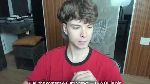 Snapshot of calvin_loves_you chatting on June 20, 5:16 pm Hey I am Calvin online show from June 20, 5:16 pm