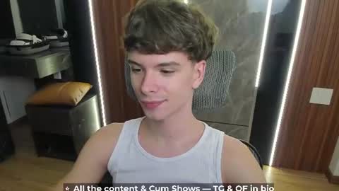 Snapshot of calvin_loves_you chatting on June 23, 5:22 pm Hey I am Calvin online show from June 23, 5:22 pm