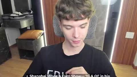 Snapshot of calvin_loves_you chatting on June 27, 5:40 pm Hey I am Calvin online show from June 27, 5:40 pm