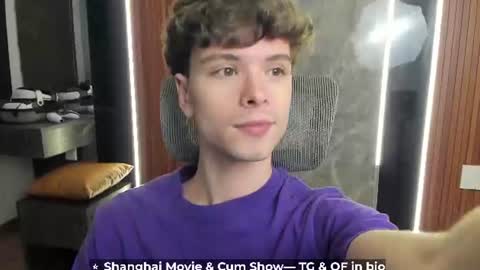 Snapshot of calvin_loves_you chatting on July 1, 2:29 pm Hey I am Calvin online show from July 1, 2:29 pm