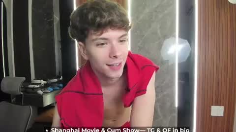 Snapshot of calvin_loves_you chatting on July 4, 3:07 pm Hey I am Calvin online show from July 4, 3:07 pm