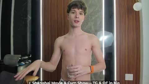 Snapshot of calvin_loves_you chatting on July 7, 3:16 pm Hey I am Calvin online show from July 7, 3:16 pm