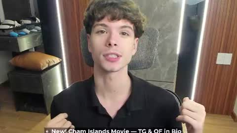 Snapshot of calvin_loves_you chatting on July 31, 3:11 pm Hey I am Calvin online show from July 31, 3:11 pm