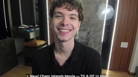 Snapshot of calvin_loves_you chatting on August 4, 3:25 pm Hey I am Calvin online show from August 4, 3:25 pm