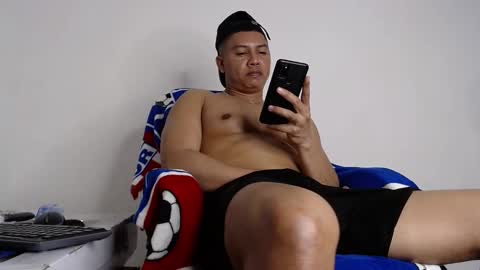 calvinhotlatino online show from December 22, 10:25 pm