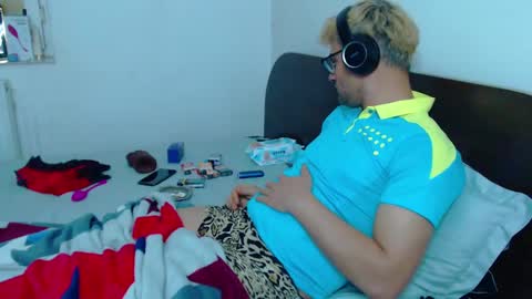 Snapshot of calvinjohnlad chatting on February 16, 8:22 pm Calvinjohnlad online show from February 16, 8:22 pm