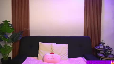 Calypso and Kayla online show from August 4, 5:59 pm