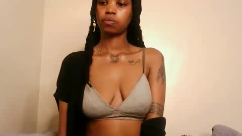 Snapshot of cam_she99 chatting on May 8, 12:10 pm sunflower mommy online show from May 8, 12:10 pm