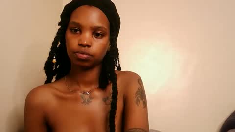 Snapshot of cam_she99 chatting on May 9, 12:16 am sunflower mommy online show from May 9, 12:16 am