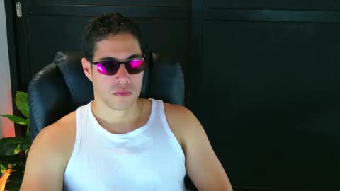 camara110 online show from February 18, 11:30 pm