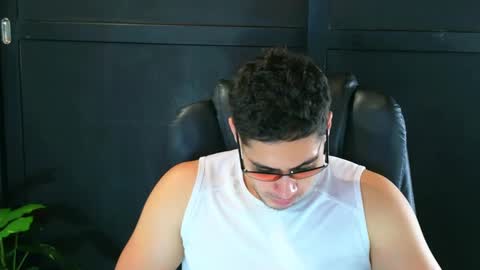 camara110 online show from March 6, 9:31 pm