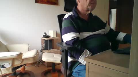 Snapshot of camcologne chatting on October 4, 9:07 am camcologne online show from October 4, 9:07 am