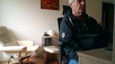 camcologne online show from April 21, 8:42 am