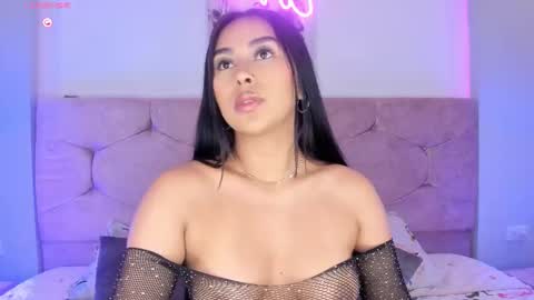 Snapshot of cameliaa_smiith chatting on December 7, 4:31 am Camelia Smith online show from December 7, 4:31 am