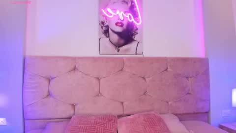 Snapshot of cameliaa_smiith chatting on December 14, 3:18 am Camelia Smith online show from December 14, 3:18 am