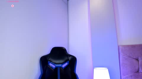 Snapshot of cameliaa_smiith chatting on February 4, 9:38 am Camelia Smith online show from February 4, 9:38 am