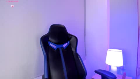 Snapshot of cameliaa_smiith chatting on February 11, 4:33 am Camelia Smith online show from February 11, 4:33 am