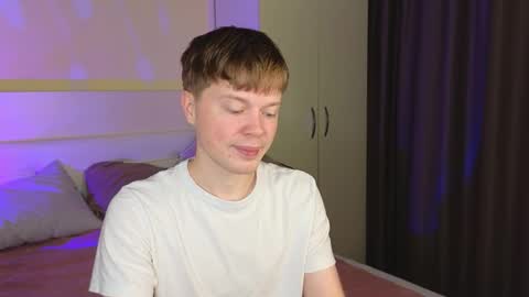 Snapshot of cameron_crowly chatting on November 15, 10:34 am Cameron online show from November 15, 10:34 am