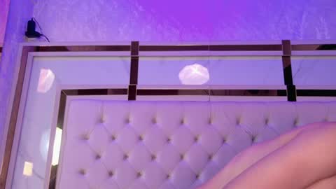 Snapshot of cameron_hearts chatting on June 20, 12:19 pm cameron_hearts online show from June 20, 12:19 pm