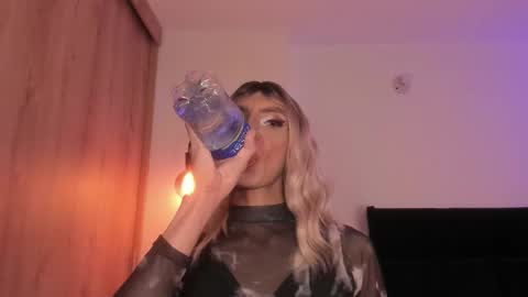 Snapshot of cameron_lyra chatting on February 5, 2:38 am Cameron online show from February 5, 2:38 am