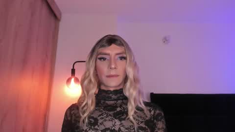 Snapshot of cameron_lyra chatting on February 11, 1:32 am Cameron online show from February 11, 1:32 am