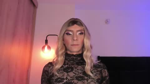 Snapshot of cameron_lyra chatting on February 18, 1:56 am Cameron online show from February 18, 1:56 am