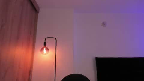 Snapshot of cameron_lyra chatting on February 22, 8:51 pm Cameron online show from February 22, 8:51 pm