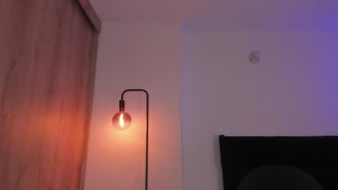 Snapshot of cameron_lyra chatting on April 9, 2:00 am Cameron online show from April 9, 2:00 am