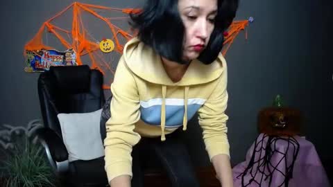 Snapshot of cameronenns chatting on November 1, 7:32 am Cameronenns online show from November 1, 7:32 am