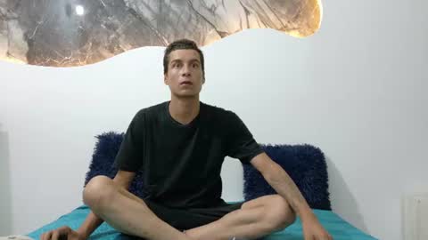Snapshot of cameronsilverman chatting on June 11, 12:32 am cameronsilverman online show from June 11, 12:32 am