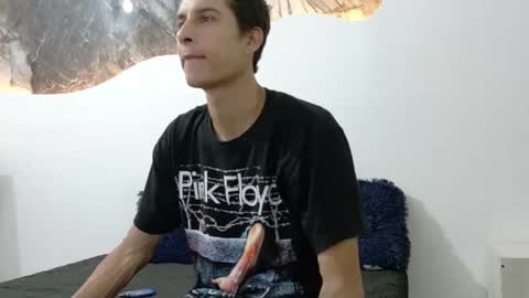 Snapshot of cameronsilverman chatting on June 15, 9:06 pm cameronsilverman online show from June 15, 9:06 pm