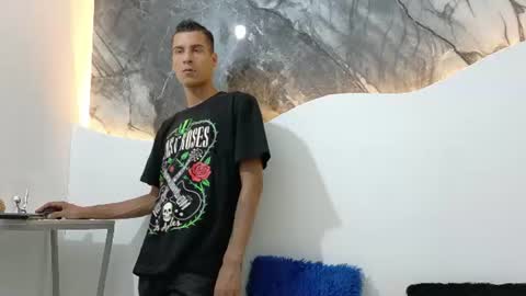 Snapshot of cameronsilverman chatting on July 8, 7:40 pm cameronsilverman online show from July 8, 7:40 pm
