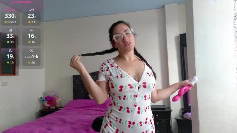 Snapshot of cami_suarez_1 chatting on May 23, 2:10 pm online show from May 23, 2:10 pm