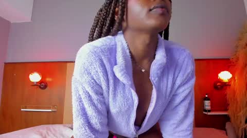 camiestrada online show from January 18, 9:13 pm