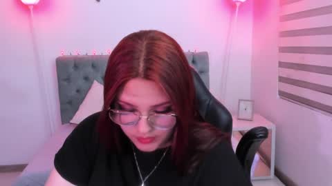 Snapshot of camiila_osorio chatting on January 15, 6:43 am Camila Osorio online show from January 15, 6:43 am