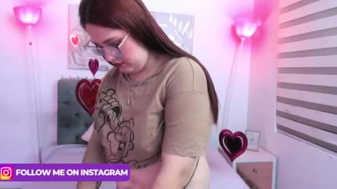 Snapshot of camiila_osorio chatting on February 12, 2:24 am Camila Osorio online show from February 12, 2:24 am
