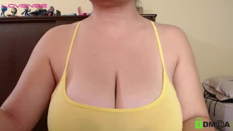 Snapshot of camiilahotxxx chatting on December 5, 4:44 pm Camila  online show from December 5, 4:44 pm