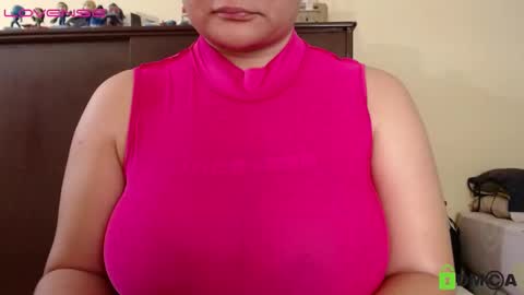 Snapshot of camiilahotxxx chatting on December 6, 4:17 pm Camila  online show from December 6, 4:17 pm