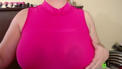 Snapshot of camiilahotxxx chatting on December 7, 2:57 pm Camila  online show from December 7, 2:57 pm