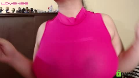 Snapshot of camiilahotxxx chatting on December 7, 6:04 pm Camila  online show from December 7, 6:04 pm