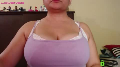 Snapshot of camiilahotxxx chatting on December 12, 9:04 pm Camila  online show from December 12, 9:04 pm