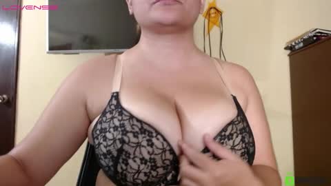 Snapshot of camiilahotxxx chatting on February 12, 4:11 pm Camila  online show from February 12, 4:11 pm