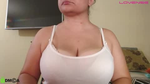 Snapshot of camiilahotxxx chatting on September 20, 12:44 am Camila  online show from September 20, 12:44 am