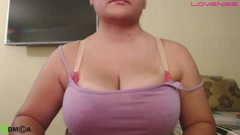 Snapshot of camiilahotxxx chatting on September 22, 4:09 pm Camila  online show from September 22, 4:09 pm