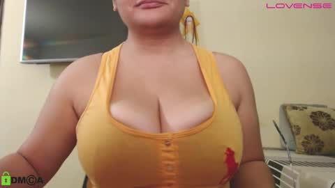 Snapshot of camiilahotxxx chatting on October 3, 4:37 pm Camila  online show from October 3, 4:37 pm