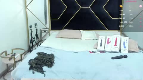 CamiilaReyes online show from February 26, 11:15 pm