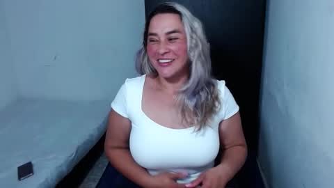 Snapshot of camila_987080 chatting on November 28, 4:31 pm camila online show from November 28, 4:31 pm